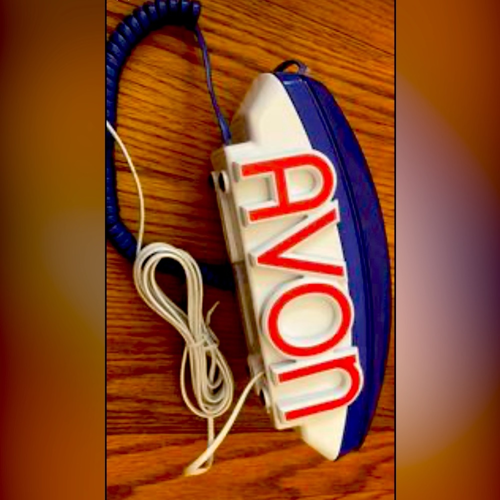Vintage 80s phone unsure of working condition, would be great for collection!